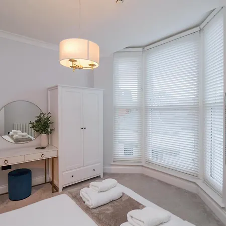 Апартаменты The Salisbury Sleeps 4 Classic *