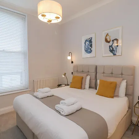 The Salisbury Sleeps 4 Classic Скарборо