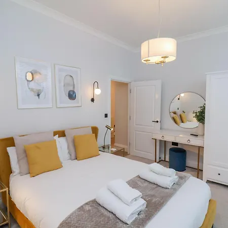 Апартаменты The Salisbury Sleeps 4 Classic