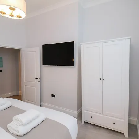 The Salisbury Sleeps 4 Classic * Скарборо