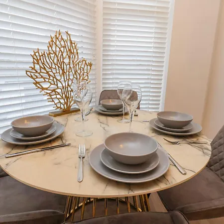 Apartment The Salisbury Sleeps 4 Classic